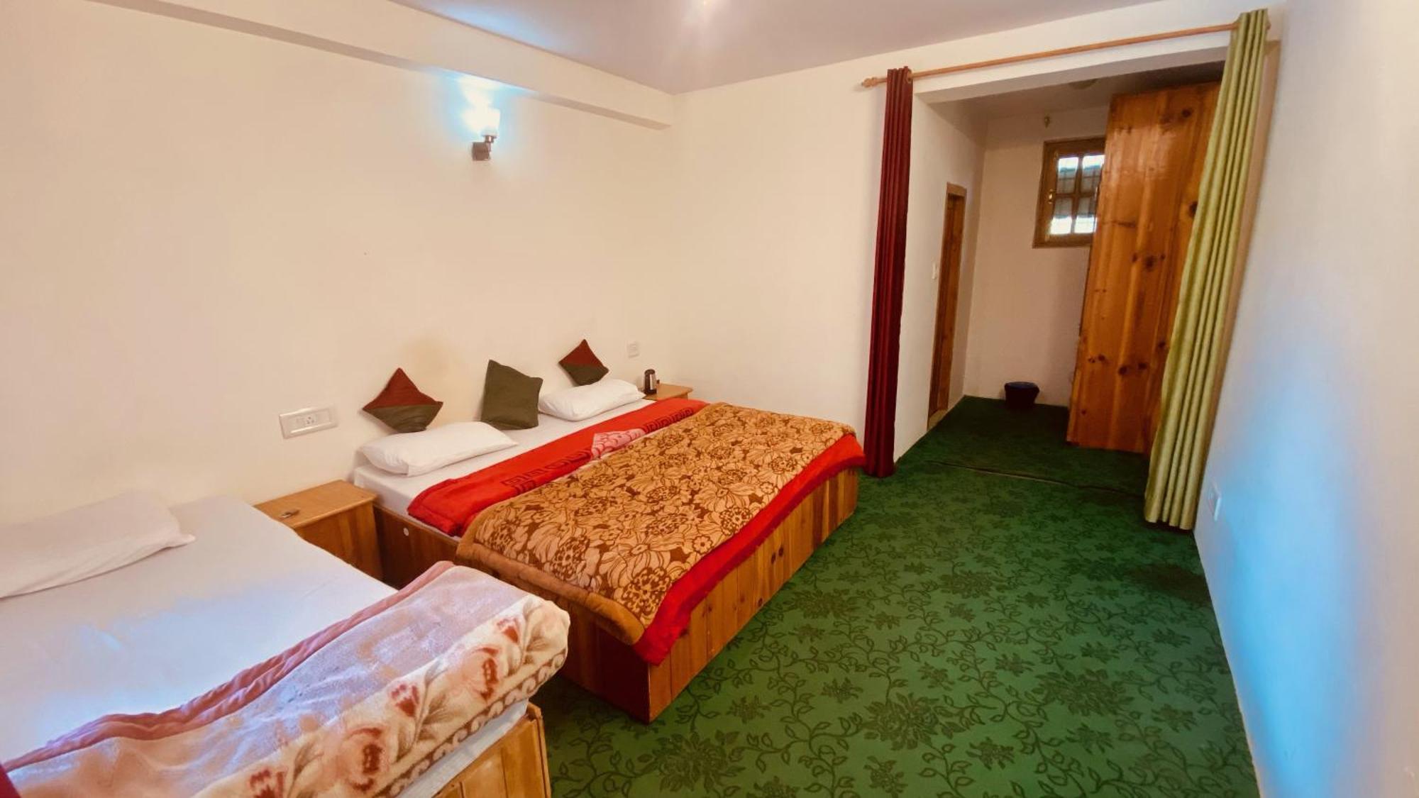 Madpackers Manali Hostel - Manali (Himachal Pradesh) — Photos 1